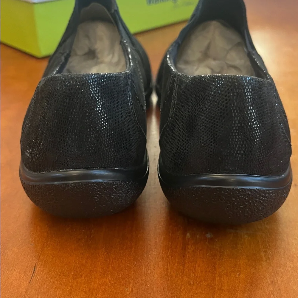 NWT Walking Cradle Orthotic AMP Black Patent Lizard Print Leather Flats. 7.5 WW.